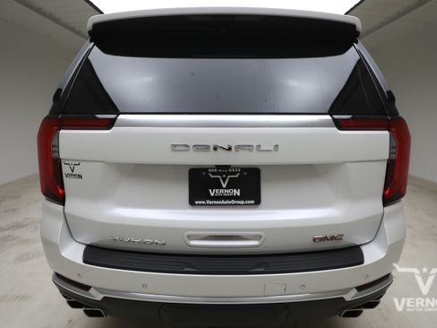 Used 2025 GMC Yukon Denali w/ Sun & Power Step Package AWD/4WD image 4