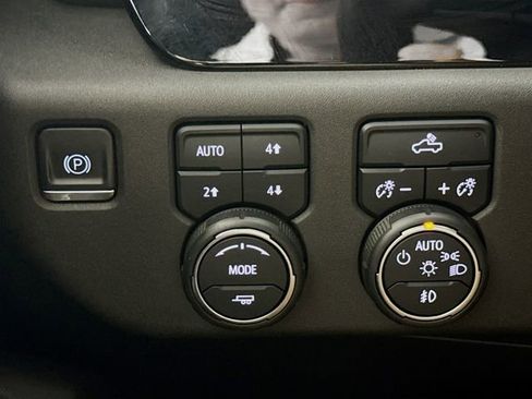 Used 2022 Chevrolet Silverado 1500 LT Trail Boss w/ Protection Package image 11