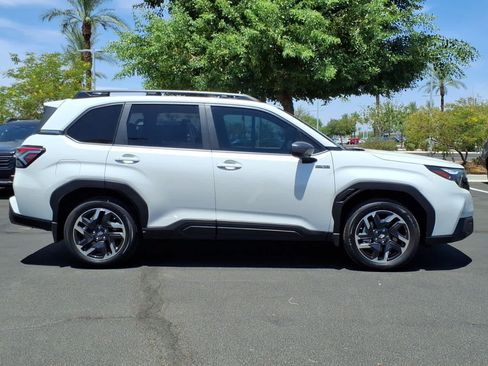 Used 2025 Subaru Forester Premium AWD/4WD image 8