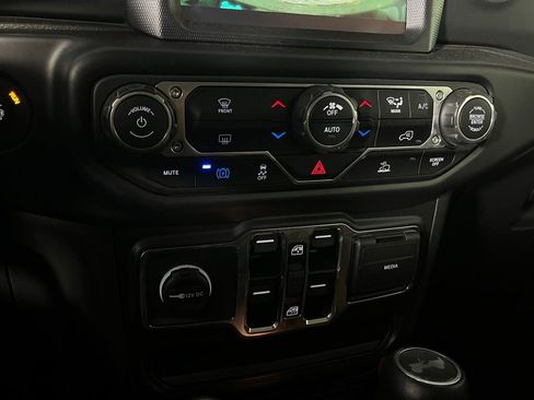 Used 2022 Jeep Wrangler Unlimited Sahara 4xe image 19