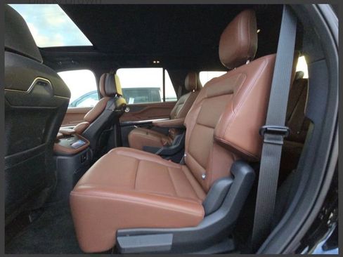 Used 2025 Lincoln Navigator Reserve AWD/4WD image 14