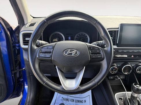 Used 2022 Hyundai Venue SEL image 17