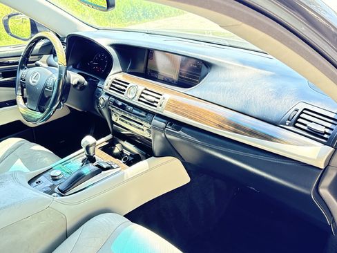 Used 2013 Lexus LS 460 w/ Comfort Pkg RWD image 17