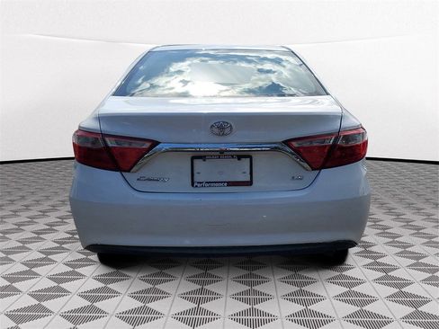 Used 2017 Toyota Camry LE image 4