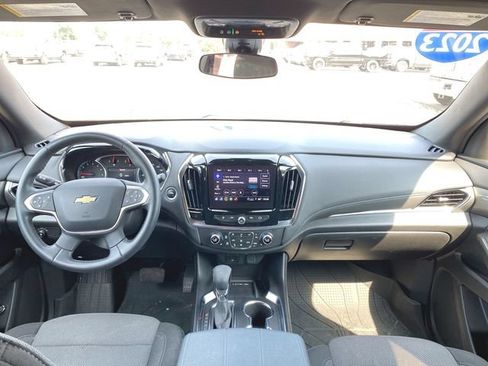Used 2023 Chevrolet Traverse LT FWD image 19