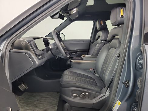 Used 2023 Rivian R1S Adventure image 21