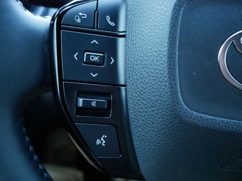 Used 2024 Toyota Prius XLE image 31