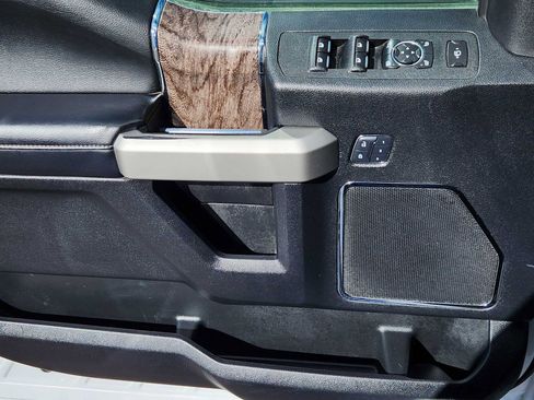 Used 2017 Ford F250 Lariat w/ Lariat Value Package image 6