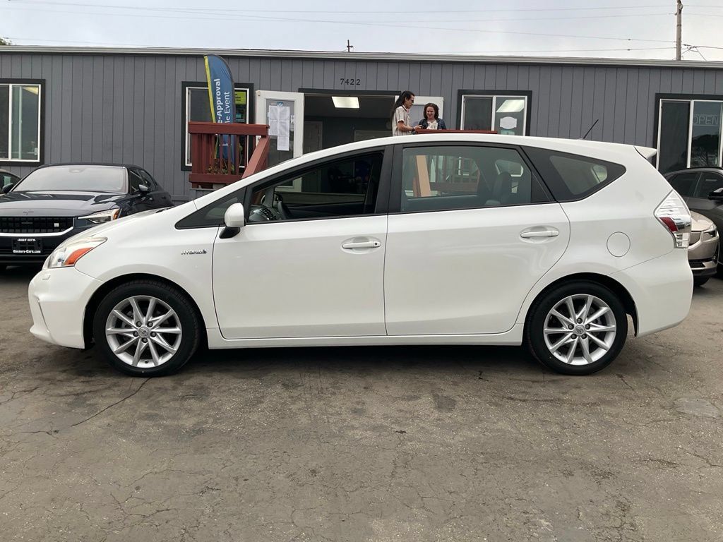 Used 2012 Toyota Prius V Five FWD image 5