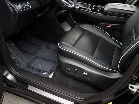 Certified 2025 Buick Enclave Avenir image 26