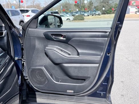 Used 2022 Toyota Highlander XLE image 31