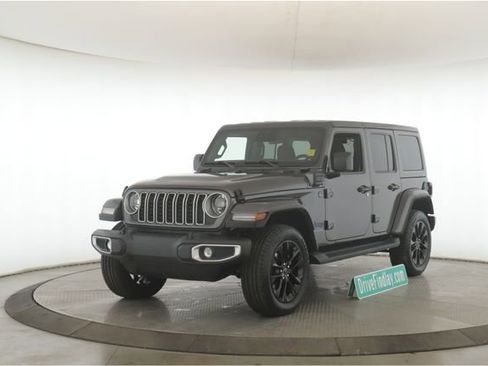 Used 2025 Jeep Wrangler Unlimited Sahara image 10