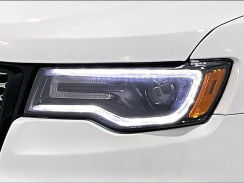 Used 2020 Jeep Grand Cherokee Altitude image 34