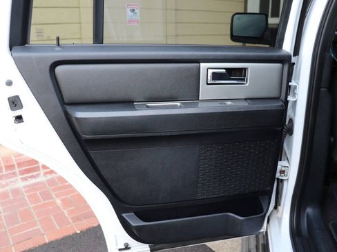 Used 2015 Ford Expedition XLT AWD/4WD image 26