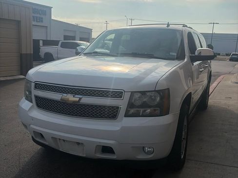 Used 2011 Chevrolet Suburban LTZ RWD image 2