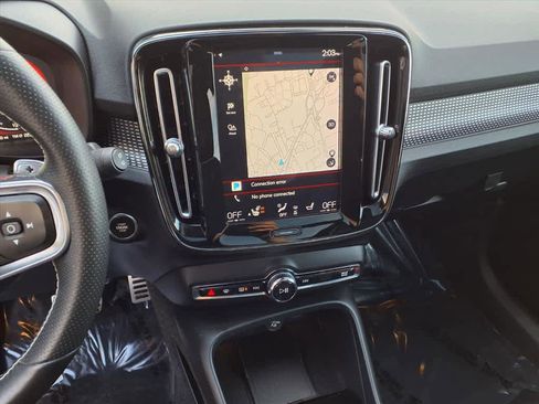 Used 2019 Volvo XC40 T5 R-Design image 9