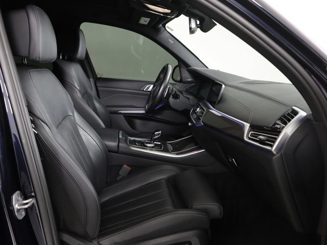 Used 2022 BMW X5 M50i w/ Parking Assistance Package AWD/4WD image 13