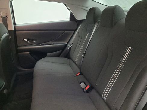 Used 2021 Hyundai Elantra SEL image 18