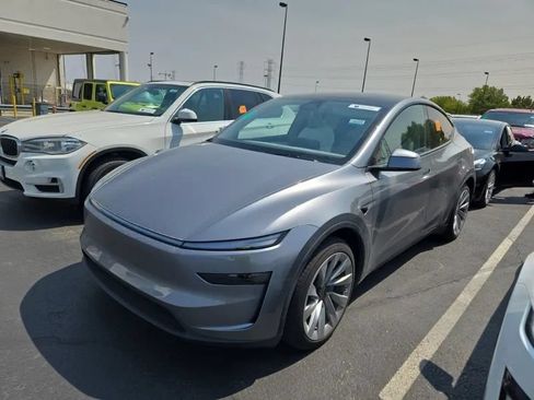 Used 2026 Tesla Model Y AWD image 1