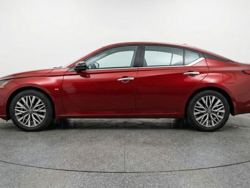 Used 2025 Nissan Altima 2.5 SV image 5
