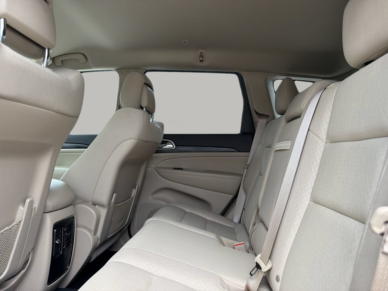 Used 2019 Jeep Grand Cherokee Laredo RWD image 16