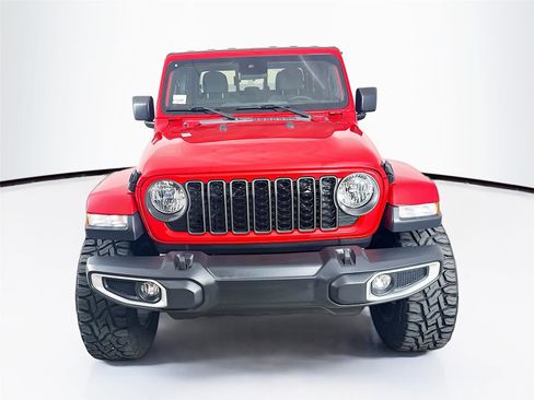 Used 2024 Jeep Gladiator Sport image 2