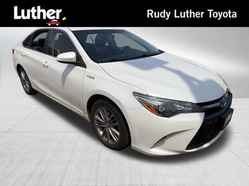 Used 2015 Toyota Camry SE w/ Moonroof Package FWD image 1