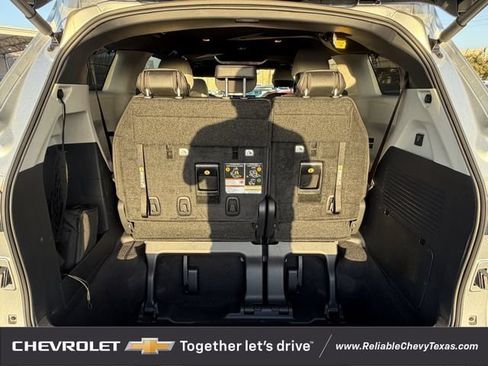 Used 2025 Toyota Sienna Platinum AWD/4WD image 36