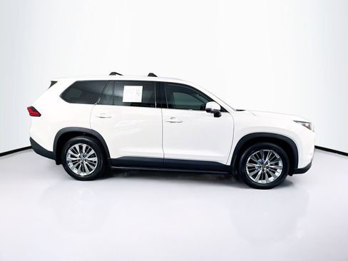 Used 2024 Toyota Grand Highlander AWD image 11