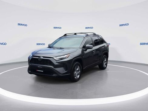 Used 2022 Toyota RAV4 XLE FWD image 4