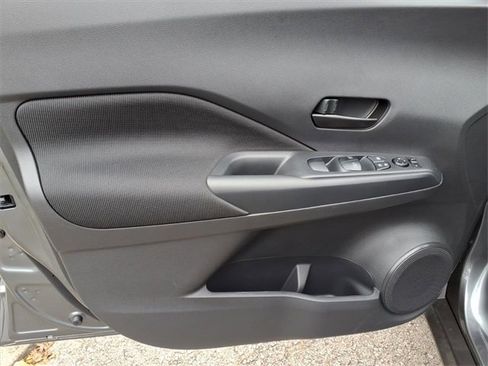 New 2025 Nissan Kicks Play S image 6