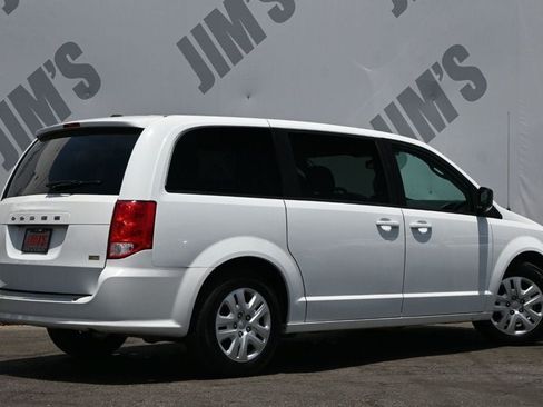 Used 2018 Dodge Grand Caravan SE w/ UConnect Hands-Free Group FWD image 5