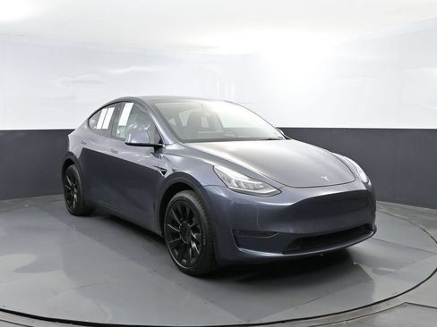 Used 2023 Tesla Model Y Long Range AWD/4WD image 3