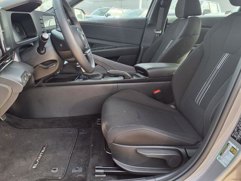 Certified 2025 Hyundai Elantra Sport image 19