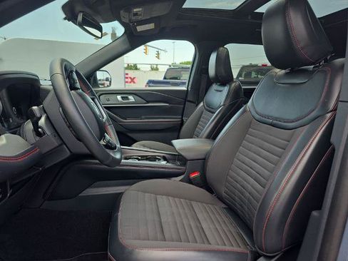 Certified 2025 Ford Explorer ST-Line w/ Premium Package AWD/4WD image 23