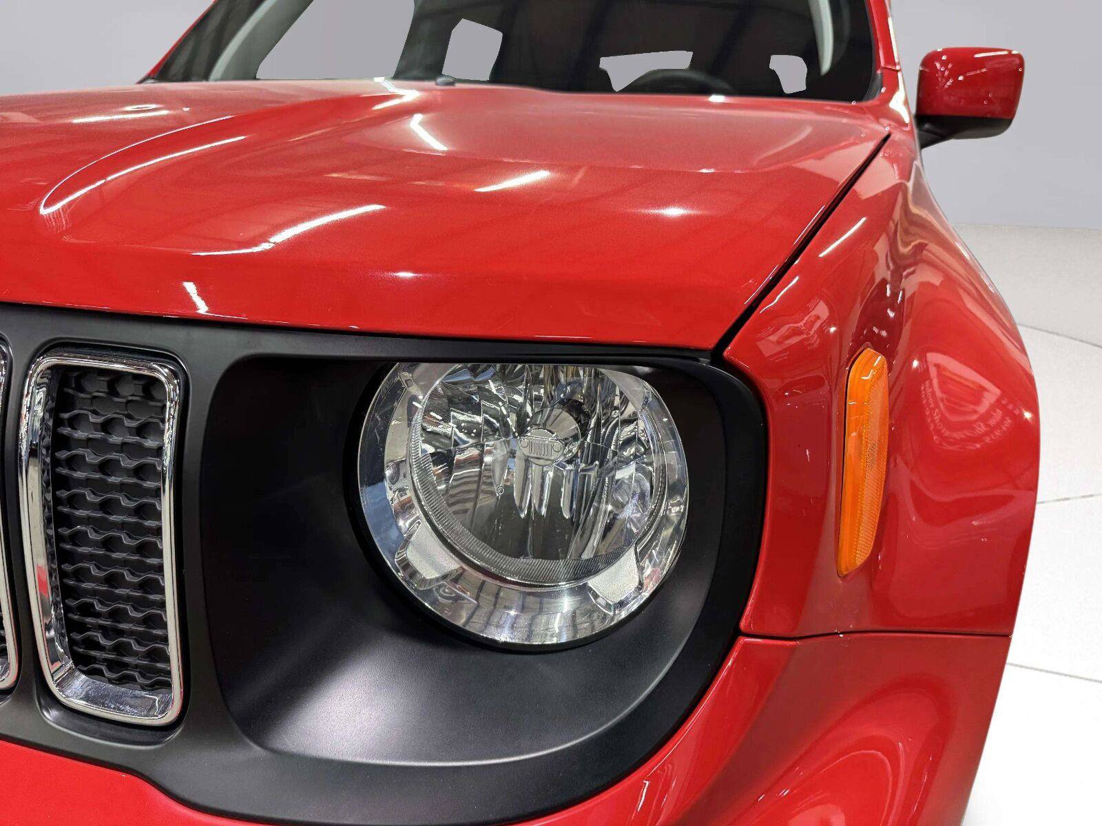 Used 2020 Jeep Renegade Latitude AWD/4WD image 10