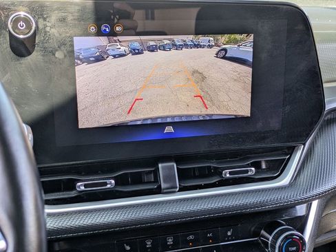 Used 2025 Chevrolet Equinox LT FWD image 16