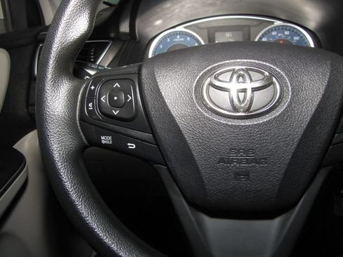 Used 2016 Toyota Camry LE FWD image 5