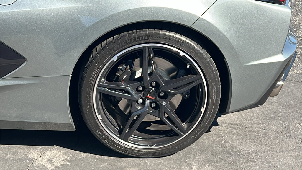 Used 2022 Chevrolet Corvette Stingray Premium Cpe w/ Z51 Performance Package RWD image 7
