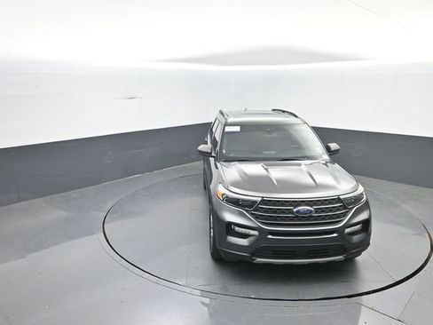 Certified 2020 Ford Explorer XLT w/ Equipment Group 202A AWD/4WD image 25