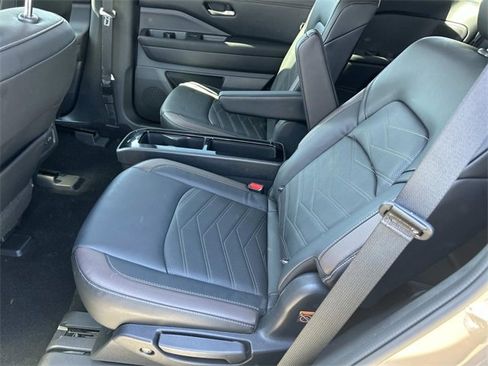 Used 2024 Nissan Pathfinder Platinum image 20