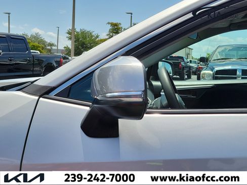 Used 2021 Toyota RAV4 XLE w/ Convenience Package FWD image 9