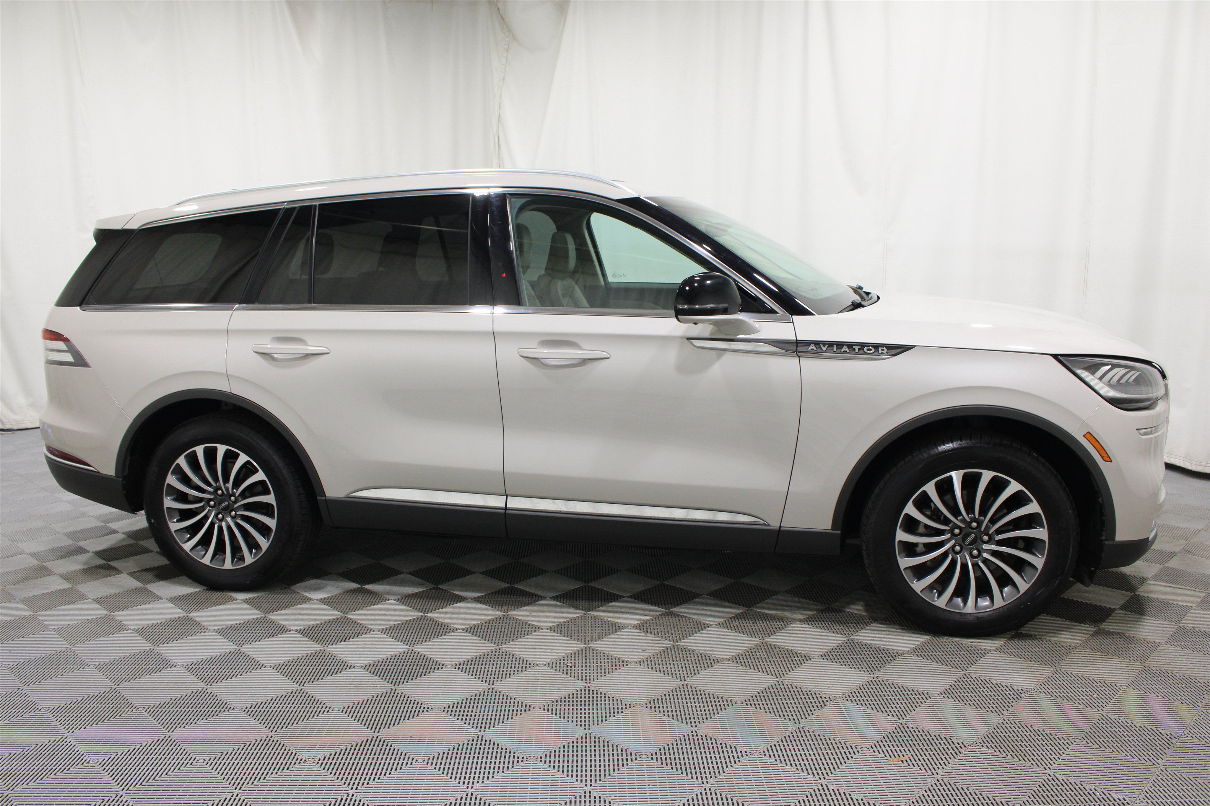 Used 2022 Lincoln Aviator Reserve w/ Elements Package Plus AWD/4WD image 30