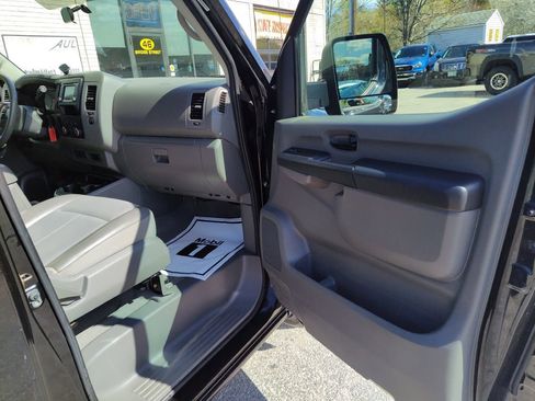 Used 2016 Nissan NV 3500 SV w/ SV Technology Package RWD image 20