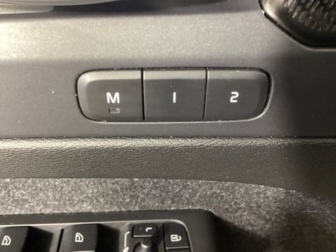 Used 2020 Volvo XC40 T5 Momentum w/ Protection Package image 17