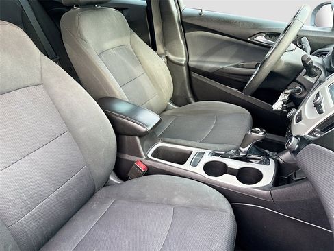 Used 2018 Chevrolet Cruze LS image 25