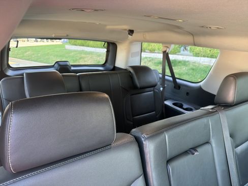 Used 2020 Chevrolet Suburban LT image 24
