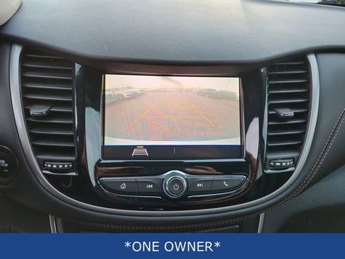 Used 2020 Chevrolet Trax LT w/ LT Convenience Package image 5