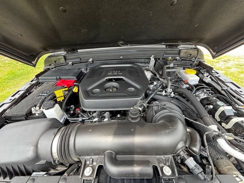 Used 2025 Jeep Wrangler Unlimited Sport AWD/4WD image 32