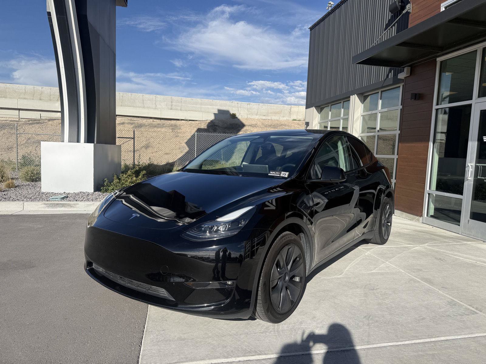 Used 2024 Tesla Model Y Long Range AWD/4WD image 4